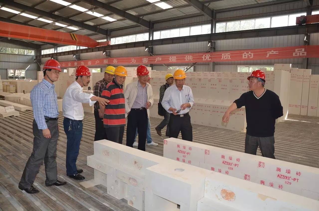 鄭州德衆剛玉材料有限公司獲“全國玻璃窯爐行業質量信得過産品”榮譽稱号